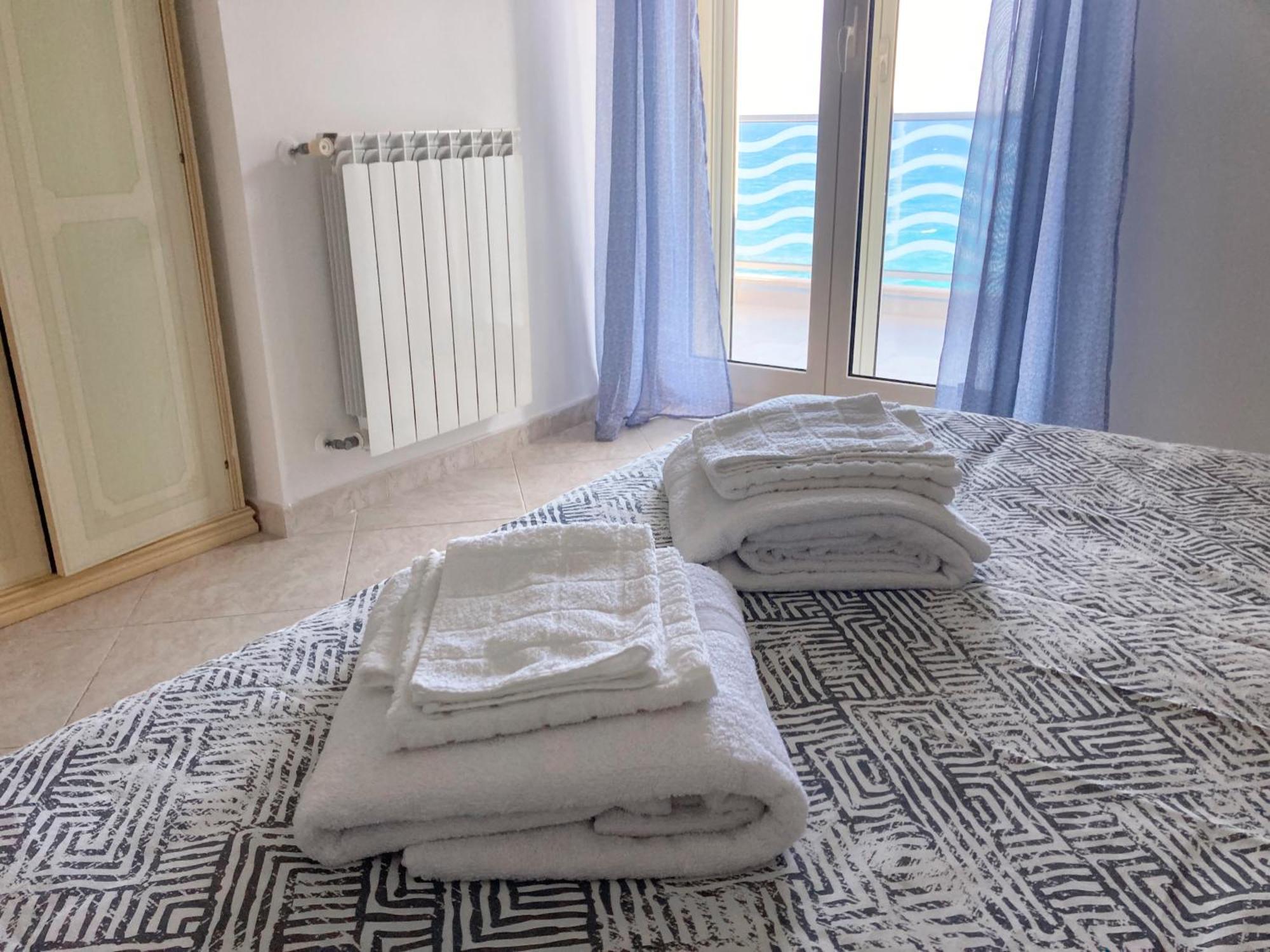 Milu'Seaview Ampia Casa Vista Mare Apartment โจวีนัซโซ ภายนอก รูปภาพ