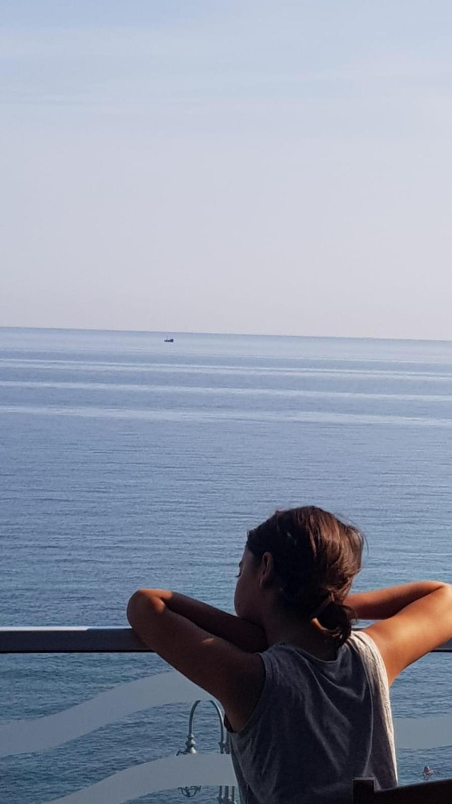 Milu'Seaview Ampia Casa Vista Mare Apartment โจวีนัซโซ ภายนอก รูปภาพ