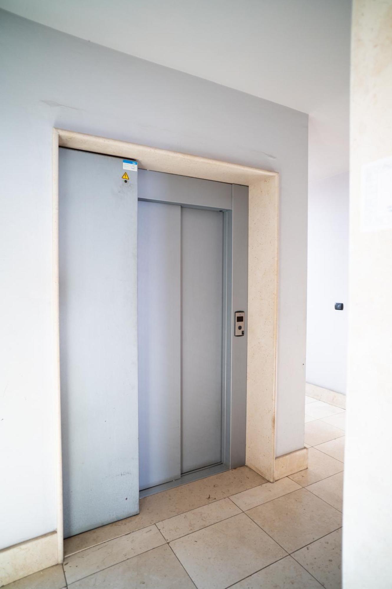 Milu'Seaview Ampia Casa Vista Mare Apartment โจวีนัซโซ ภายนอก รูปภาพ
