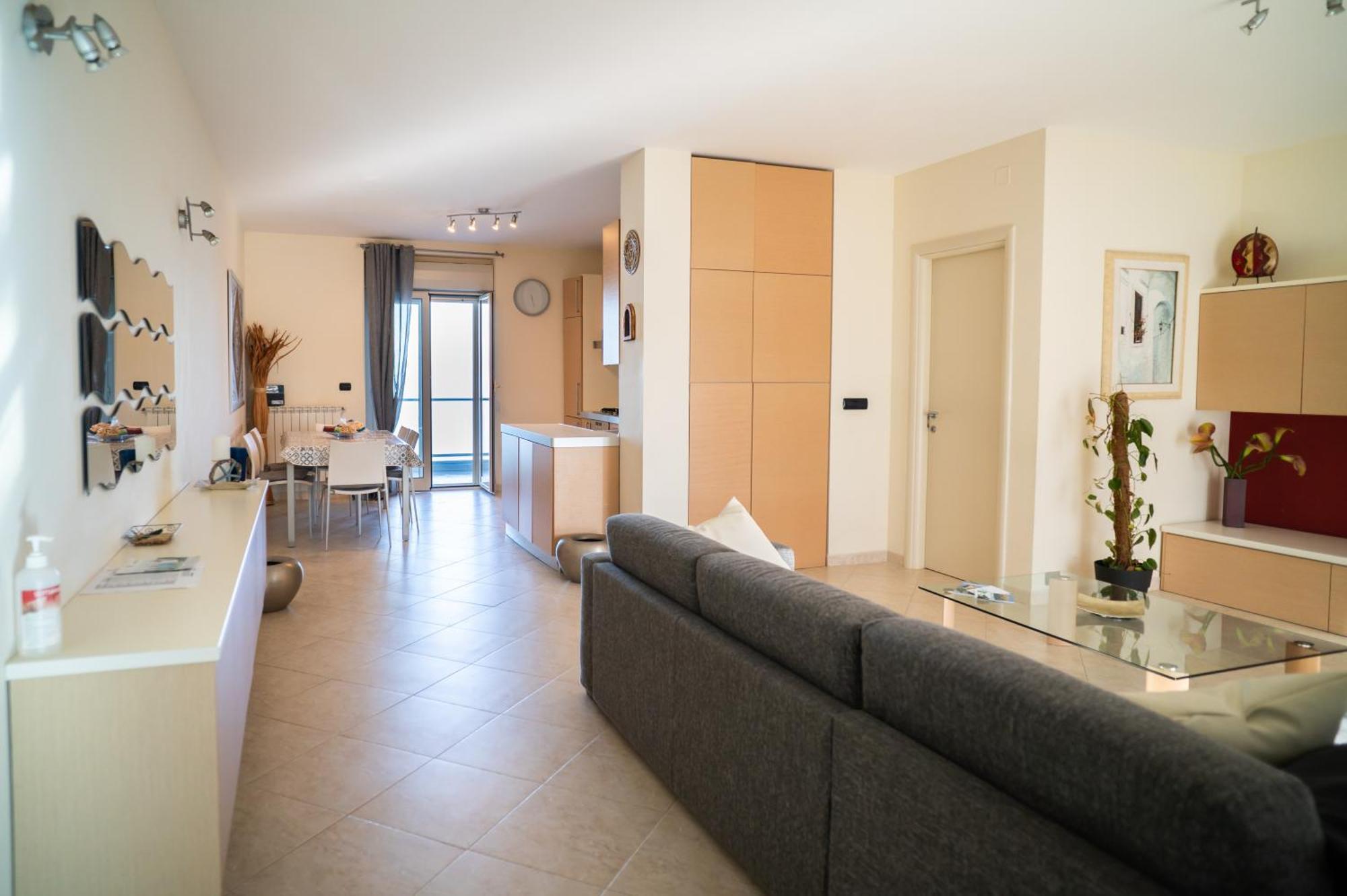 Milu'Seaview Ampia Casa Vista Mare Apartment โจวีนัซโซ ภายนอก รูปภาพ