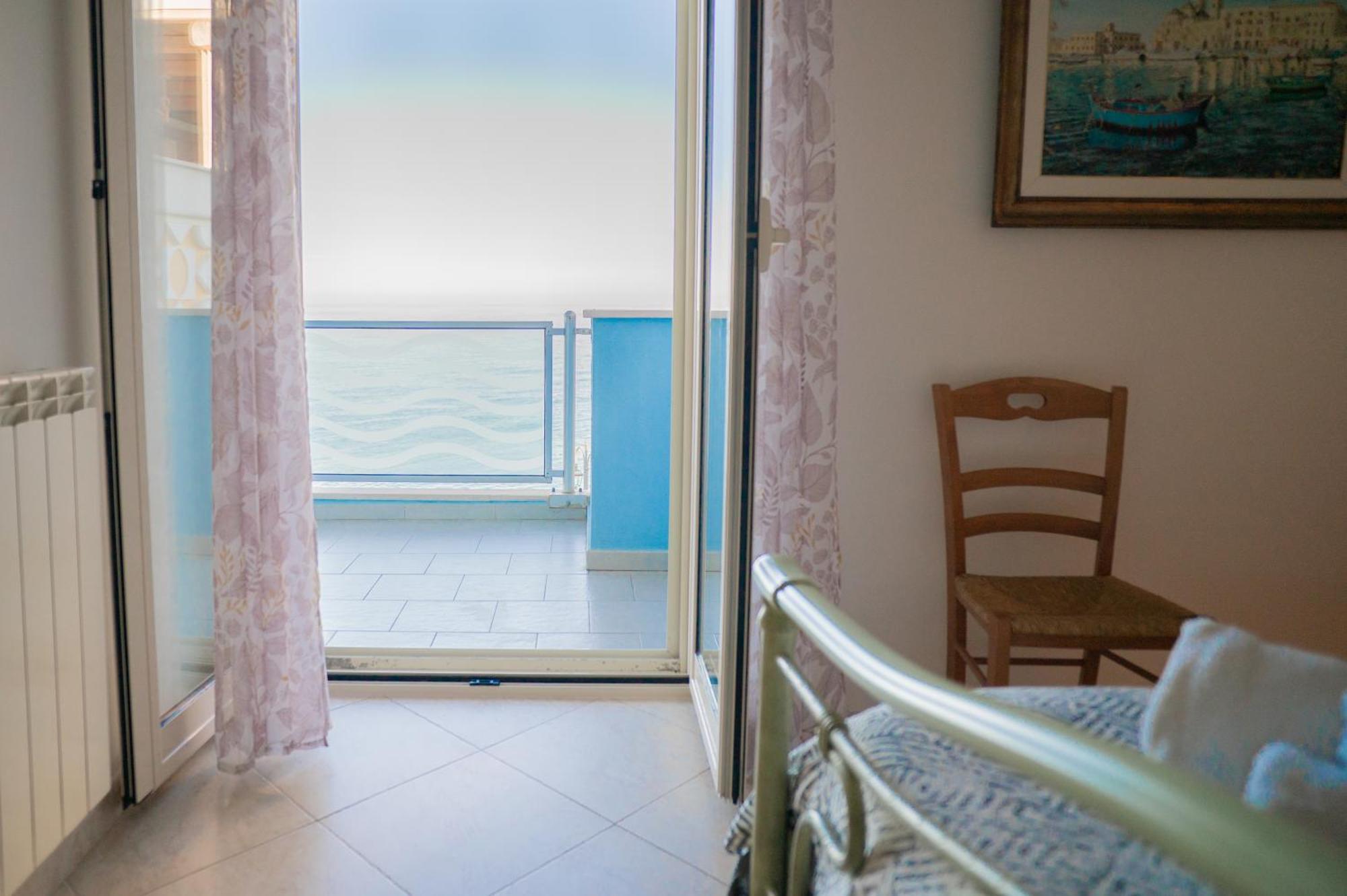 Milu'Seaview Ampia Casa Vista Mare Apartment โจวีนัซโซ ภายนอก รูปภาพ