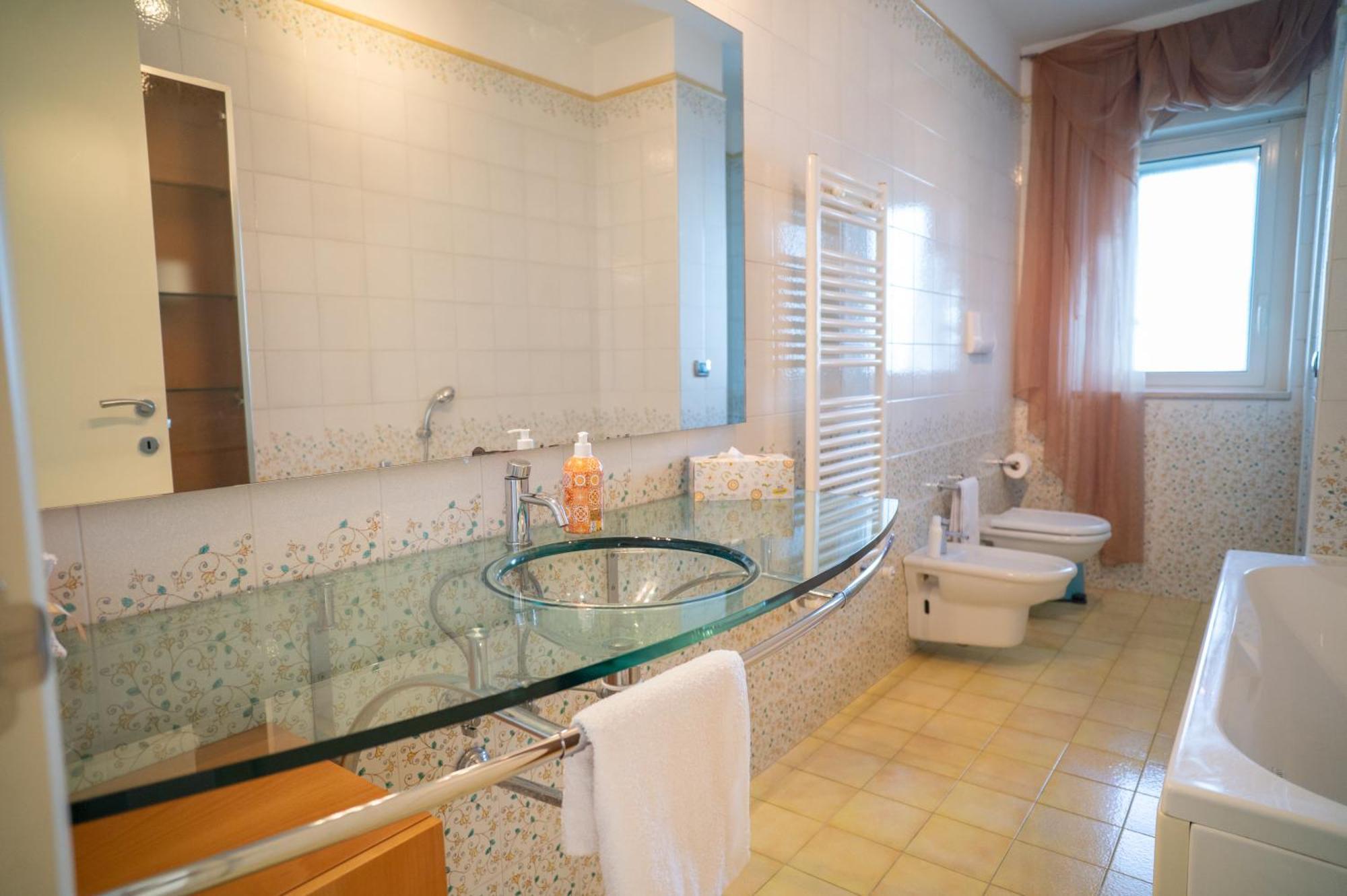 Milu'Seaview Ampia Casa Vista Mare Apartment โจวีนัซโซ ภายนอก รูปภาพ