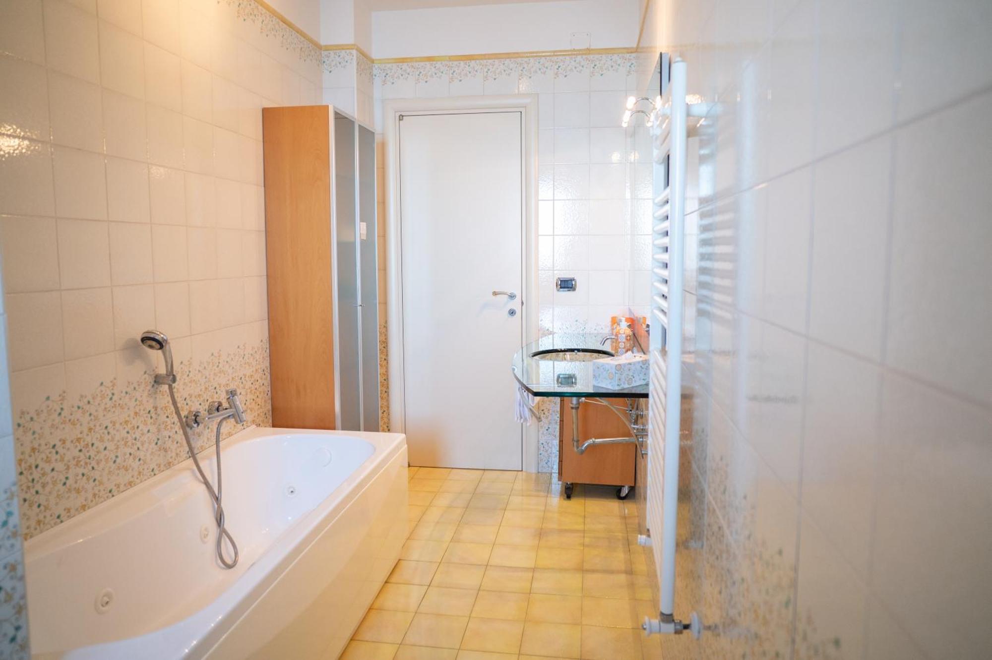 Milu'Seaview Ampia Casa Vista Mare Apartment โจวีนัซโซ ภายนอก รูปภาพ