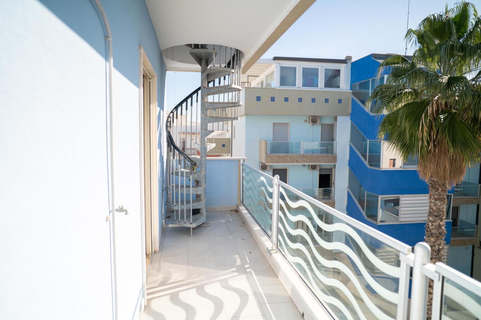 Milu'Seaview Ampia Casa Vista Mare Apartment โจวีนัซโซ ภายนอก รูปภาพ
